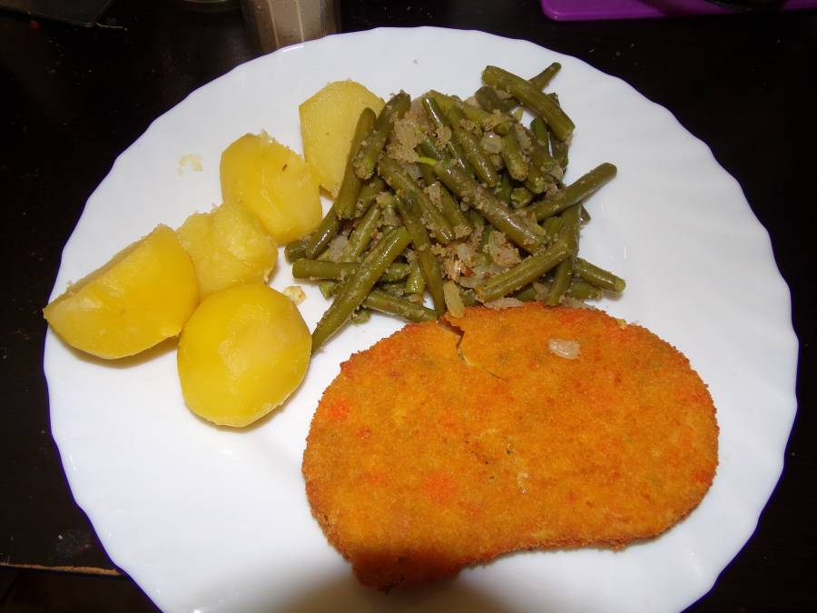 kartoffeln_mit_schnitzel_und_bohnen.jpg kartoffeln_mit_schnitzel_und_bohnen.jpg
